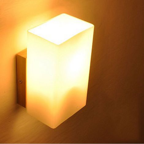 Hölzerne Pendelleuchte mit staubgeschützter Fassung und sanftem Licht