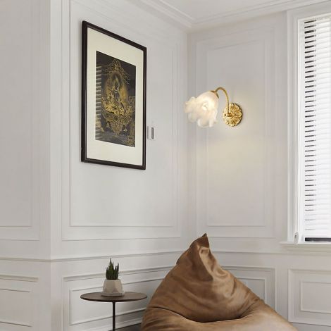 Wandleuchte Blumen Design aus Messing Glas