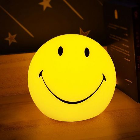 Led Stehleuchte Smiley Design aus PE Metall 1 flammig